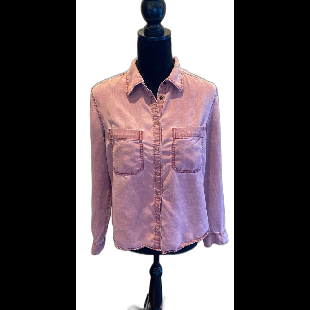 Express‎ Blouse Button Down Snaps Size Medium Distressed Pink Collared Pockets